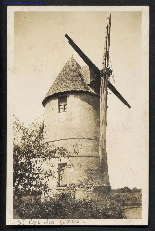 Vila Moulin A Vent Le Champ Du Trail Saint-Cyr-des-Gats Exteriér fotografie